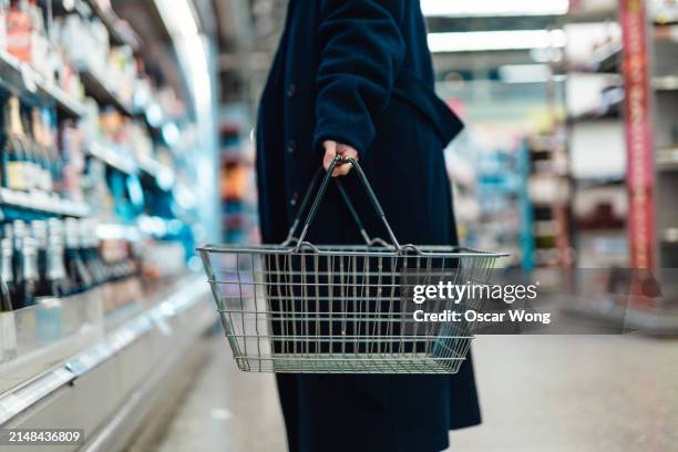 food and grocery shopping in supermarket - einkaufskorb stock-fotos und bilder