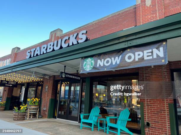 starbucks in pittsburgh - starbucks stock pictures, royalty-free photos & images