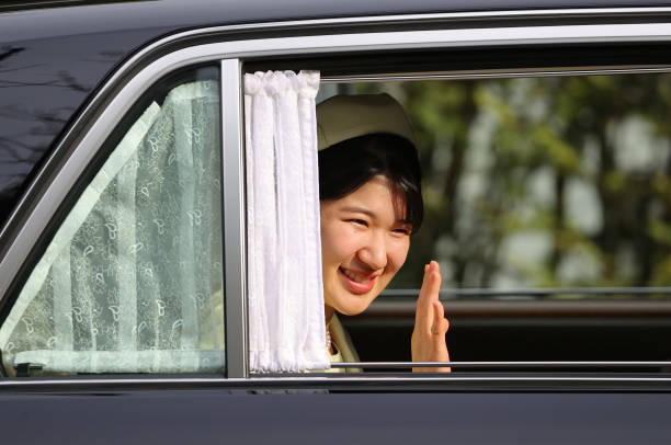 JPN: Princess Aiko Visits Emperor Emeritus