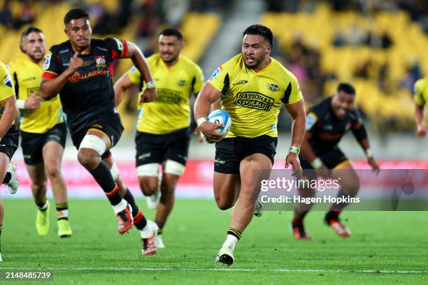 Asafo Aumua of the Hurricanes on attack during the round eight Super Rugby Pacific match between Hurricanes and Chiefs at Sky Stadium, on April 13 in...