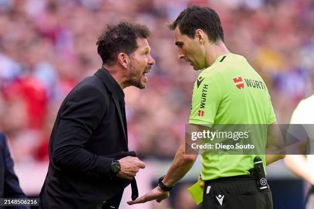 Diego Pablo Simeone head coach of Atletico de Madrid argue with referee de Burgos engoetxea during the LaLiga EA Sports match between Atletico Madrid...