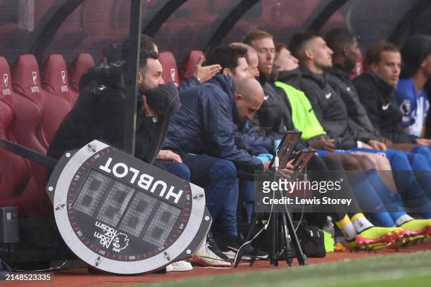 Roberto De Zerbi, Manager of Brighton & Hove Albion, looks dejected from the bench during the Premier League match between Burnley FC and Brighton &...