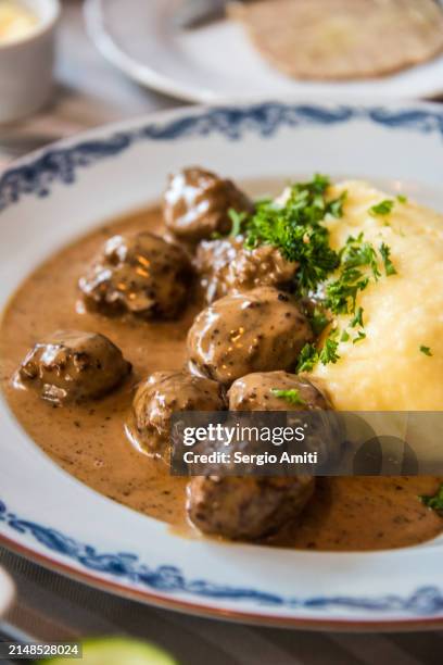 swedish meatballs - plato de carne fotografías e imágenes de stock