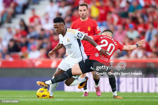 Giovanni Gonzalez of RCD Mallorca competes for the ball with Vinicius Junior of Real Madrid CF during the LaLiga EA Sports match between RCD Mallorca...