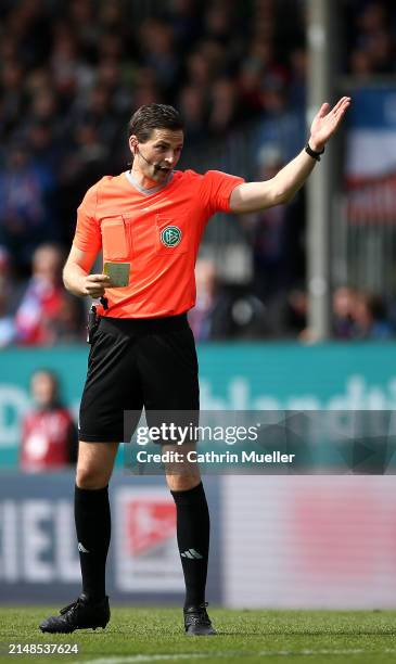 Referee Dr. Max Burda gestures during the Second Bundesliga match between Holstein Kiel and VfL Osnabrück at Holstein-Stadion on April 13, 2024 in...