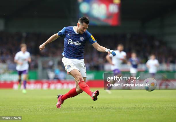 Steven Skrzybski of Holstein Kiel shoots the ball during the Second Bundesliga match between Holstein Kiel and VfL Osnabrück at Holstein-Stadion on...