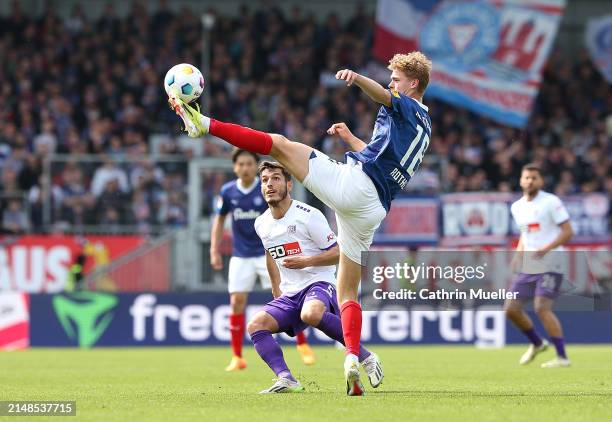 Tom Rothe of Holstein Kiel controls the ball whilst under pressure from Bashkim Ajdini of VfL Osnabruck during the Second Bundesliga match between...