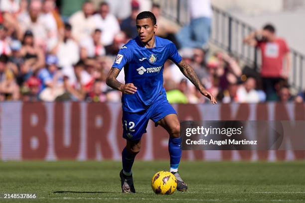 Mason Greenwood of Getafe CF controls the ball during the LaLiga EA Sports match between Rayo Vallecano and Getafe CF at Estadio de Vallecas on April...