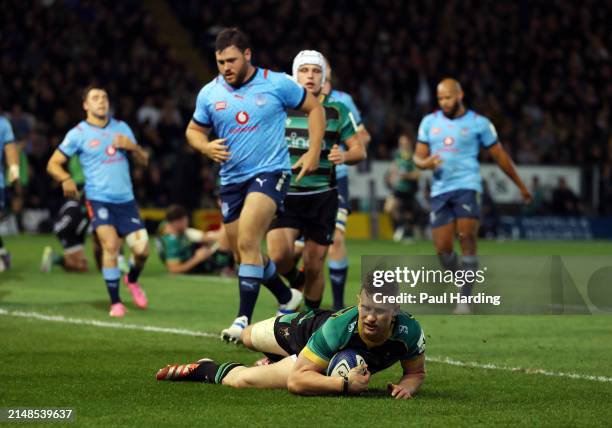 Fraser Dingwall of Northampton Saints scores his team's seventh try during the Investec Champions Cup Quarter Final match between Northampton Saints...