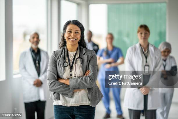 medical professionals team portrait - healthcare leader stock pictures, royalty-free photos & images