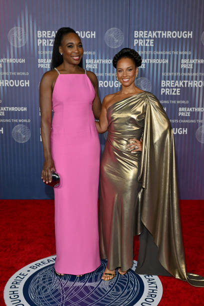 CA: Stars Of Hollywood Honor Stars Of Science - 10th Breakthrough Prize Ceremony - Red Carpet