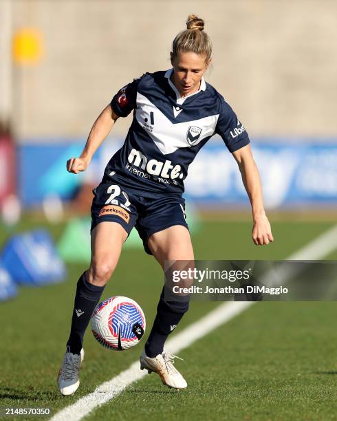 Elise Kellond-Knight of Melbourne Victory in action during the A-League Women Elimination Final match between Melbourne Victory and Central Coast...