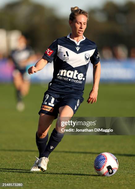 Elise Kellond-Knight of Melbourne Victory in action during the A-League Women Elimination Final match between Melbourne Victory and Central Coast...