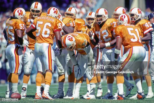 Linebacker Hardy Nickerson of the Tampa Bay Buccaneers huddles with members of the defense, including linebackers Derrick Brooks and Lonnie Marts and...