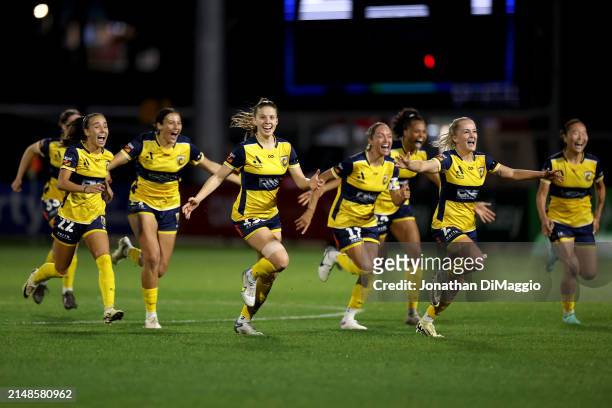 Mariners' players celebrate the team’s victory through the penalty shoot out following the A-League Women Elimination Final match between Melbourne...
