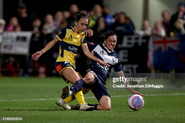 Peta Trimis of the Mariners and Alexandra Chidiac of Melbourne Victory contest for the ball during the A-League Women Elimination Final match between...