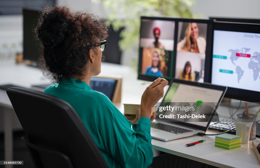 Computer Video Chatting Woman Chatting In Video Call High-Res Stock Photo - Getty Images