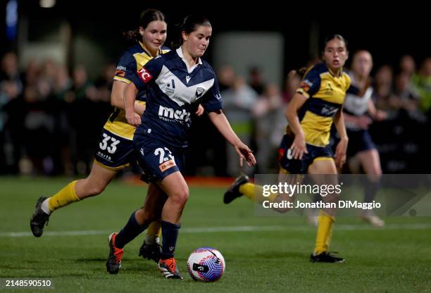 Rachel Lowe of Melbourne Victory in action during the A-League Women Elimination Final match between Melbourne Victory and Central Coast Mariners at...