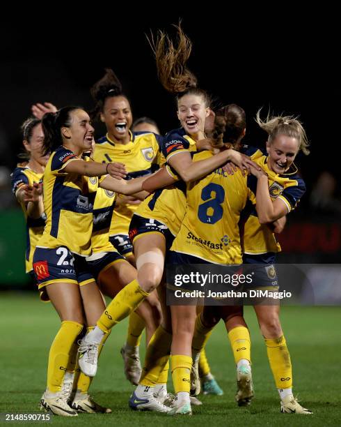 Mariners' players celebrate the team’s victory through the penalty shoot out following the A-League Women Elimination Final match between Melbourne...