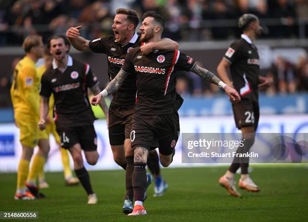 Marcel Hartel of St.Pauli celebrates scoring his team's second goal during the Second Bundesliga match between FC St. Pauli and SV Elversberg at...