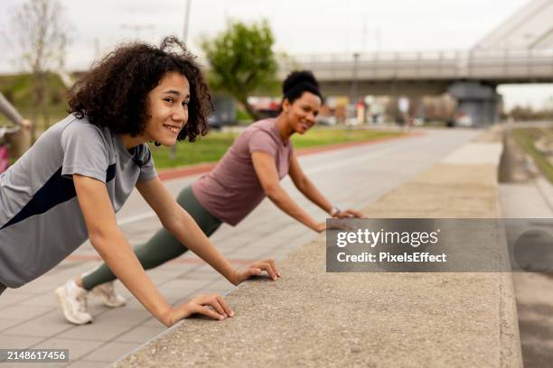 these are the moments that count - bodyweight training stock pictures, royalty-free photos & images