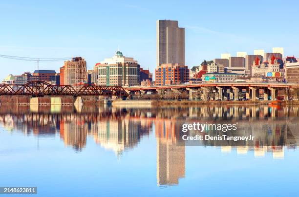 albany skyline reflection on the hudson river - albany new york state photos et images de collection