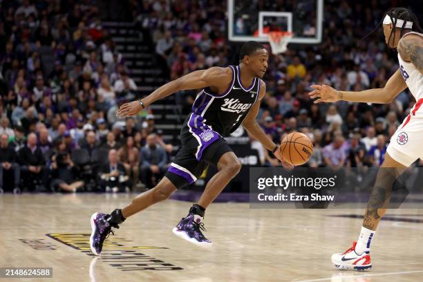 De'Aaron Fox of the Sacramento Kings dribbles the ball against the LA Clippers at Golden 1 Center on April 02, 2024 in Sacramento, California. NOTE...