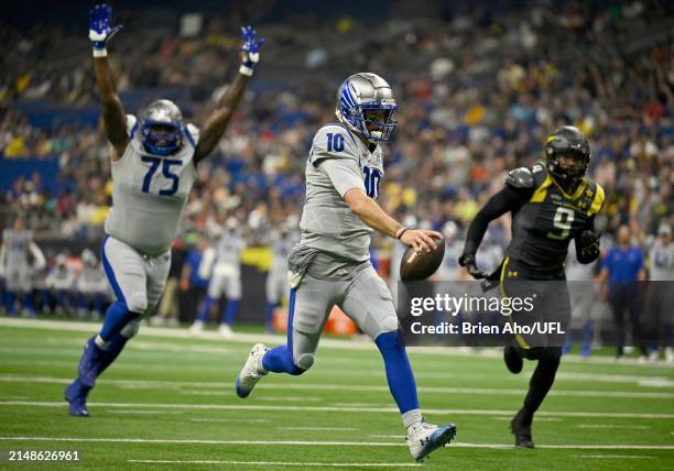 Mccarron of the St. Louis Battlehawks scores a touchdown against the San Antonio Brahmas during the first quarter in the game at Alamodome on April...