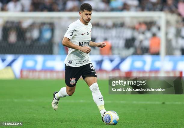 Hugo of Corinthians controls the ball during a match between Corinthians and Atletico MG as part of Brasileirao Series A at Neo Quimica Arena on...