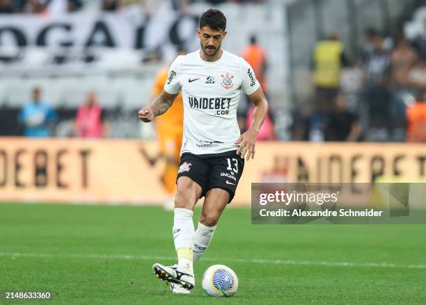 Gustavo Henrique of Corinthians controls the ball during a match between Corinthians and Atletico MG as part of Brasileirao Series A at Neo Quimica...