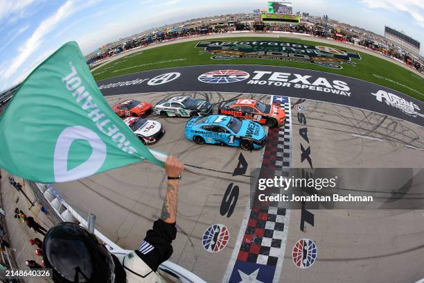 Chase Elliott, driver of the Hooters Chevrolet, and Ross Chastain, driver of the Worldwide Express Chevrolet, lead the field to a restart during the...
