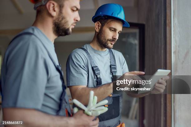 10,118 Ipad Construction Worker Stock Photos, High-Res Pictures, and ...