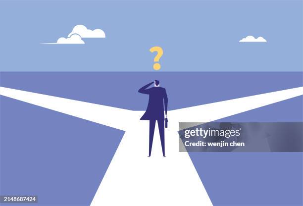 geschäftsmann, der an einer kreuzung geht, verwirrt über die richtungswahl - straßenkreuzung stock-grafiken, -clipart, -cartoons und -symbole