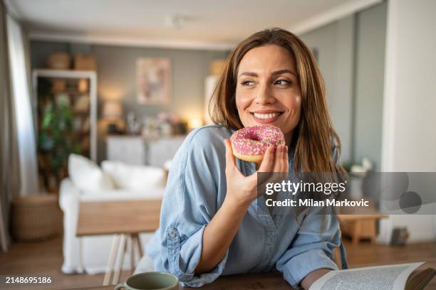 i love this quiet moment in the day with a good book and enjoying a weekend morning - dónute imagens e fotografias de stock