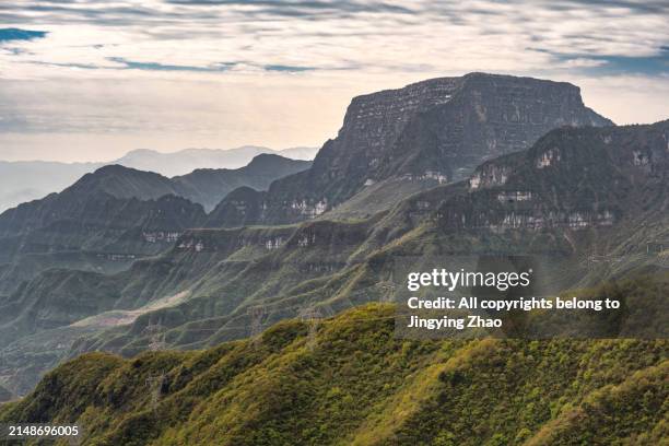 the landscape of giant table mountain in western sichuan - província de sichuan imagens e fotografias de stock