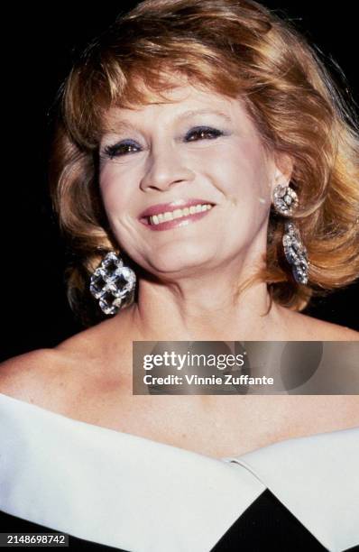 American actress Angie Dickinson, wearing a black-and-white off-shoulder outfit, attends the 19th Annual American Film Institute Lifetime Achievement...