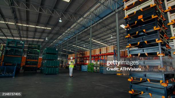 inventory clerk cataloging warehouse stock - vraag en aanbod stockfoto's en -beelden