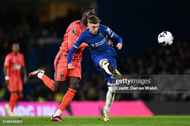 Cole Palmer of Chelsea scores his team's third goal, his hat-trick, during the Premier League match between Chelsea FC and Everton FC at Stamford...