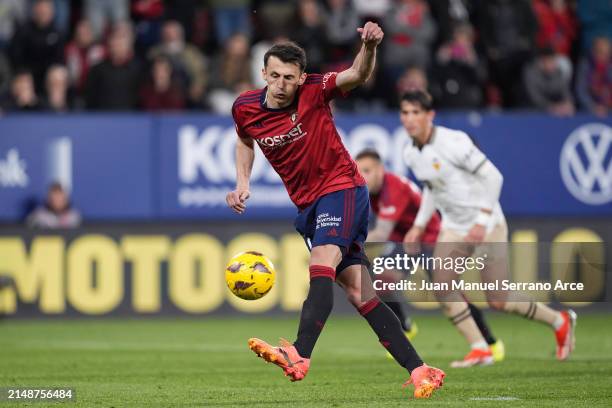 Ante Budimir of CA Osasuna shoots and misses a penalty kick during the LaLiga EA Sports match between CA Osasuna and Valencia CF at Estadio El Sadar...