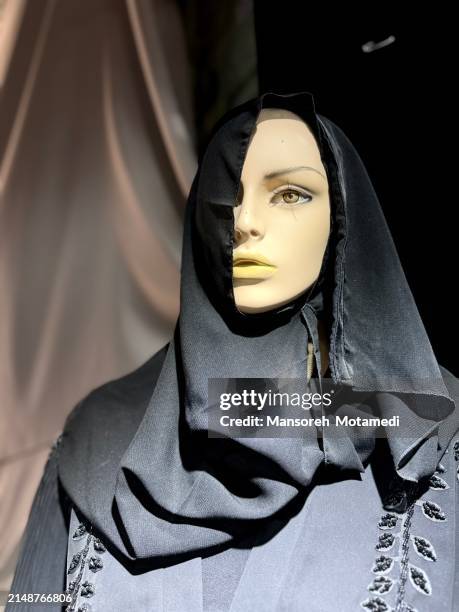 a mannequin with an islamic hijab - halloween mannequin stock pictures, royalty-free photos & images
