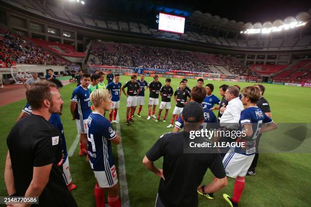 Yokohama F.Marinos players huddle after the team's 0-1 defeat in the J.League J1 match between Kashima Antlers and Yokohama F.Marinos at Kashima...