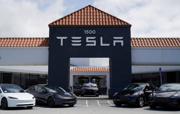 CA: Tesla To Lay Off More Than 10% Of Workforce