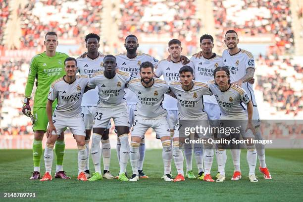 Players of Real Madrid CF line up for a team photo prior to the LaLiga EA Sports match between RCD Mallorca and Real Madrid CF at Estadi de Son Moix...