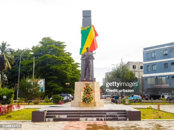 monument in pointe noire in congo - democratic republic of the congo stock pictures, royalty-free photos & images