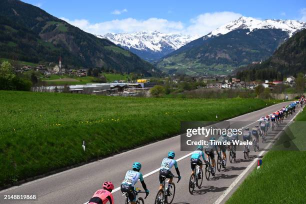 Alessandro Pinarello of Italy, Giulio Pellizzari of Italy, Matteo Scalco of Italy, Luca Covili of Italy and Team VF Group - Bardiani CSF - Faizane...