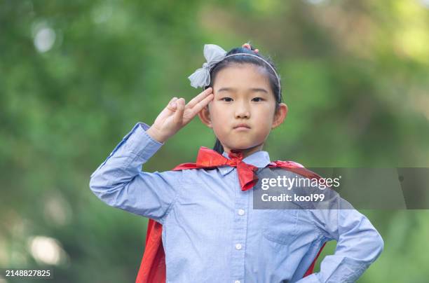 supergirl-gruß - pfadfinder stock-fotos und bilder