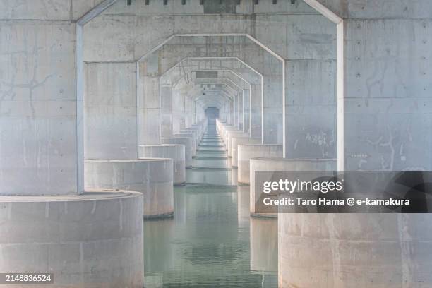 the bridge over the river in seoul city of south korea - han river stock pictures, royalty-free photos & images