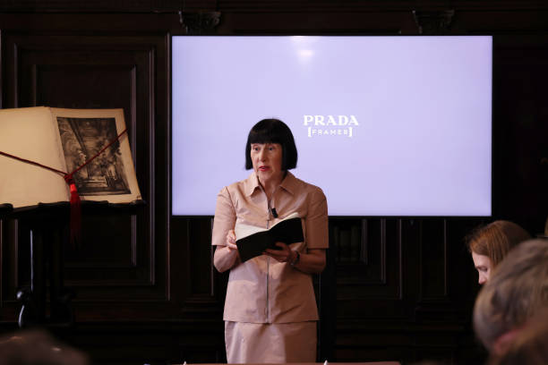 ITA: PRADA FRAMES // Library - Being Extramuros