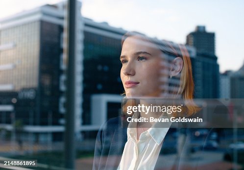 Mujer empresaria, ventana y pensamiento para el desarrollo urbano, inspiración para la arquitectura y la infraestructura. Reflexión, innovación y conocimiento con propiedades, ideas y futuro de la profesión para el crecimiento Mujer empresaria, ventana y pensamiento para el desarrollo urbano, inspiración para la arquitectura y la infraestructura. Reflexión, innovación y conocimiento con propiedades, ideas y futuro de la profesión para el crecimiento