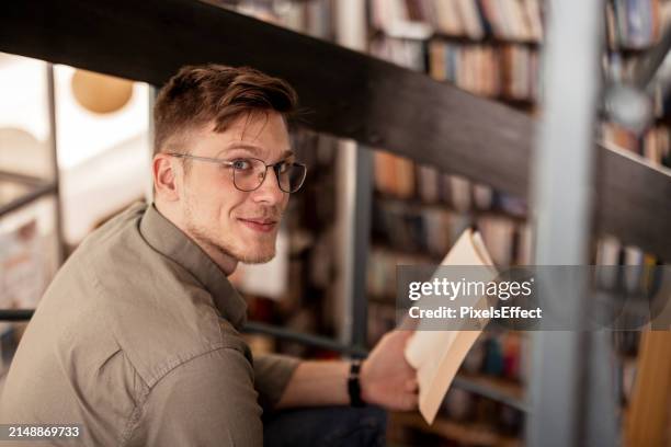 explore and achieve - reading glasses stock pictures, royalty-free photos & images